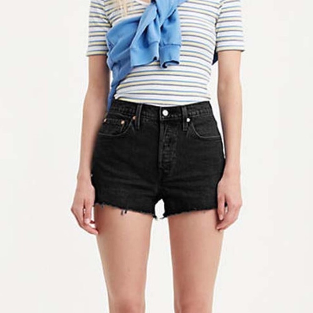 ✨NWT Levi’s Ribcage High Waisted Shorts